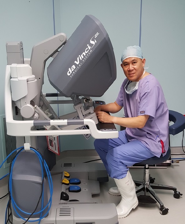 Specialist In Cancer Incontinence Robotic Surgery Chin Chong Min
